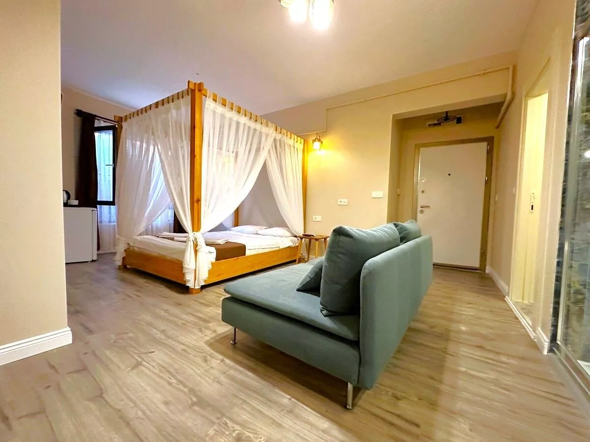 Queen Suite - 2